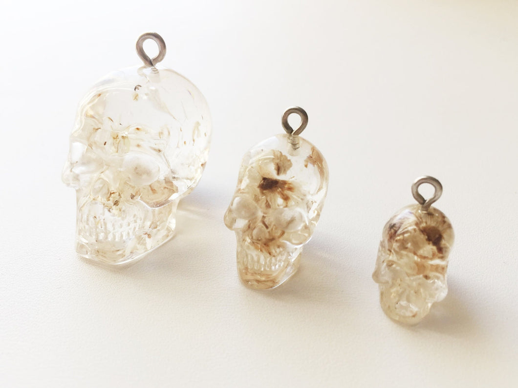 Resin Skull Daisy Necklace Real Flower Jewelry Transparent