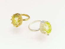 Load image into Gallery viewer, Resin Ring, Daisy Cherry Blossoms Silver Gold Plated Lace oval Flower green caldesia Rainbow Glow Reflection